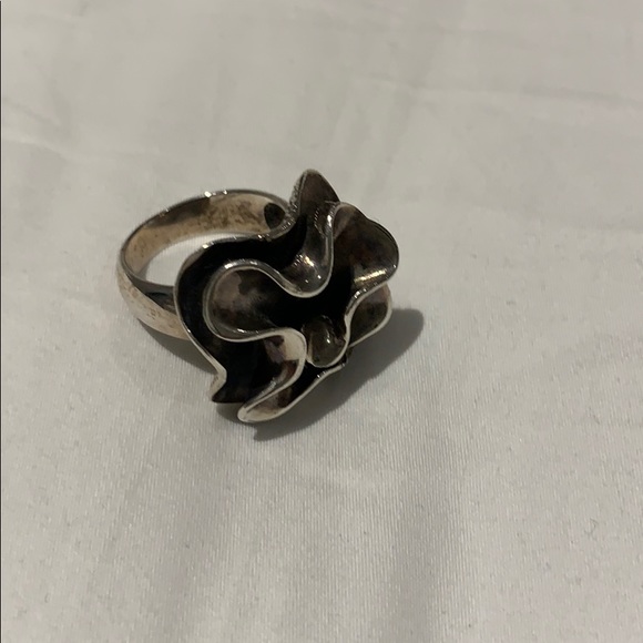 Sterling silver flower ring